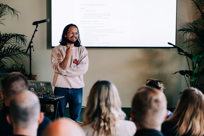 person som holder foredrag foran forsamling