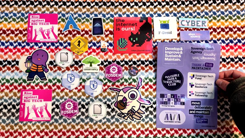 regnuefarga duk dekka med klistremerker